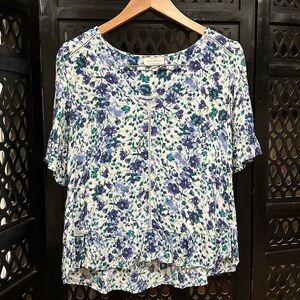 Woman’s small blouse with blue floral print by Lucky Brand